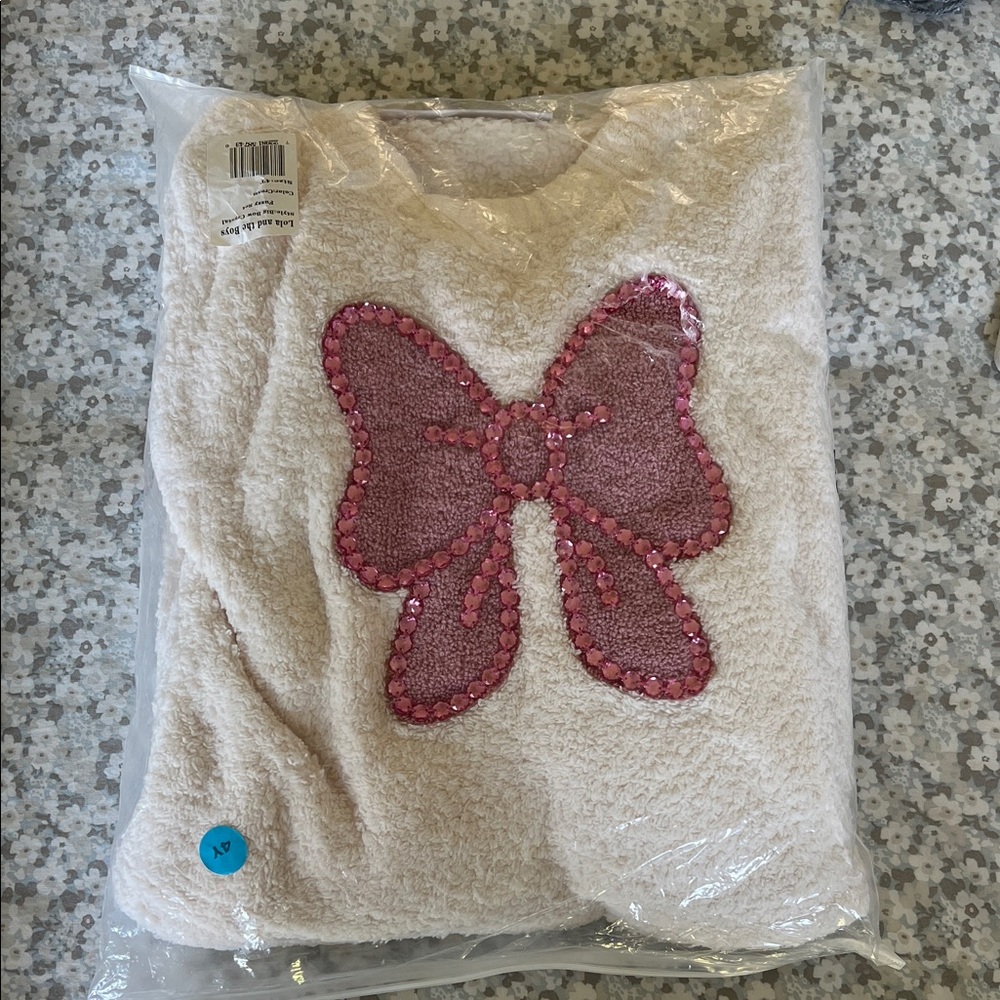 Lola + The Boys Cream sweater set with Pink Sequin Bow